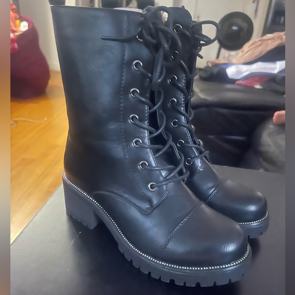 REFRESH WOMENS COMBAT BOOTS